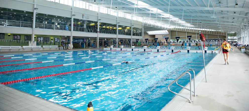 Swimming pool with 6 lanes and people swimming 