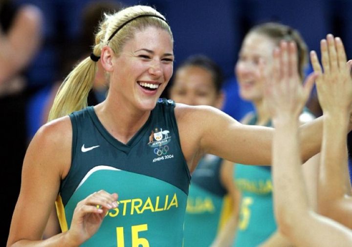 Lauren Jackson high five - Image via Basketball Australia